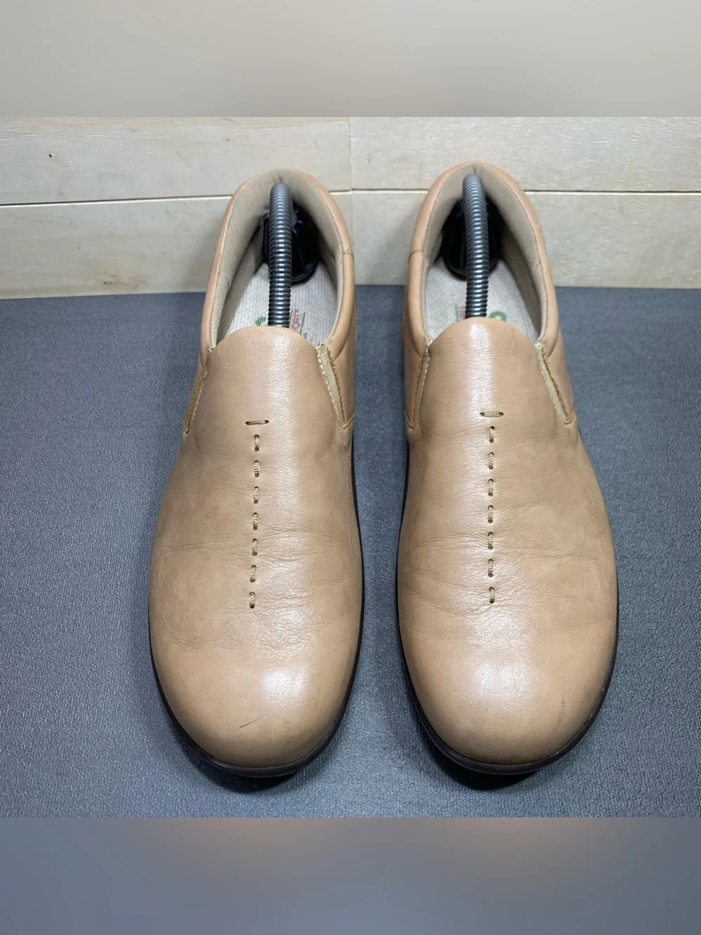 SAS Viva Slip-Ons Tan Leather Women's Size 10 N Shoes Tripad Comfort Loafers
